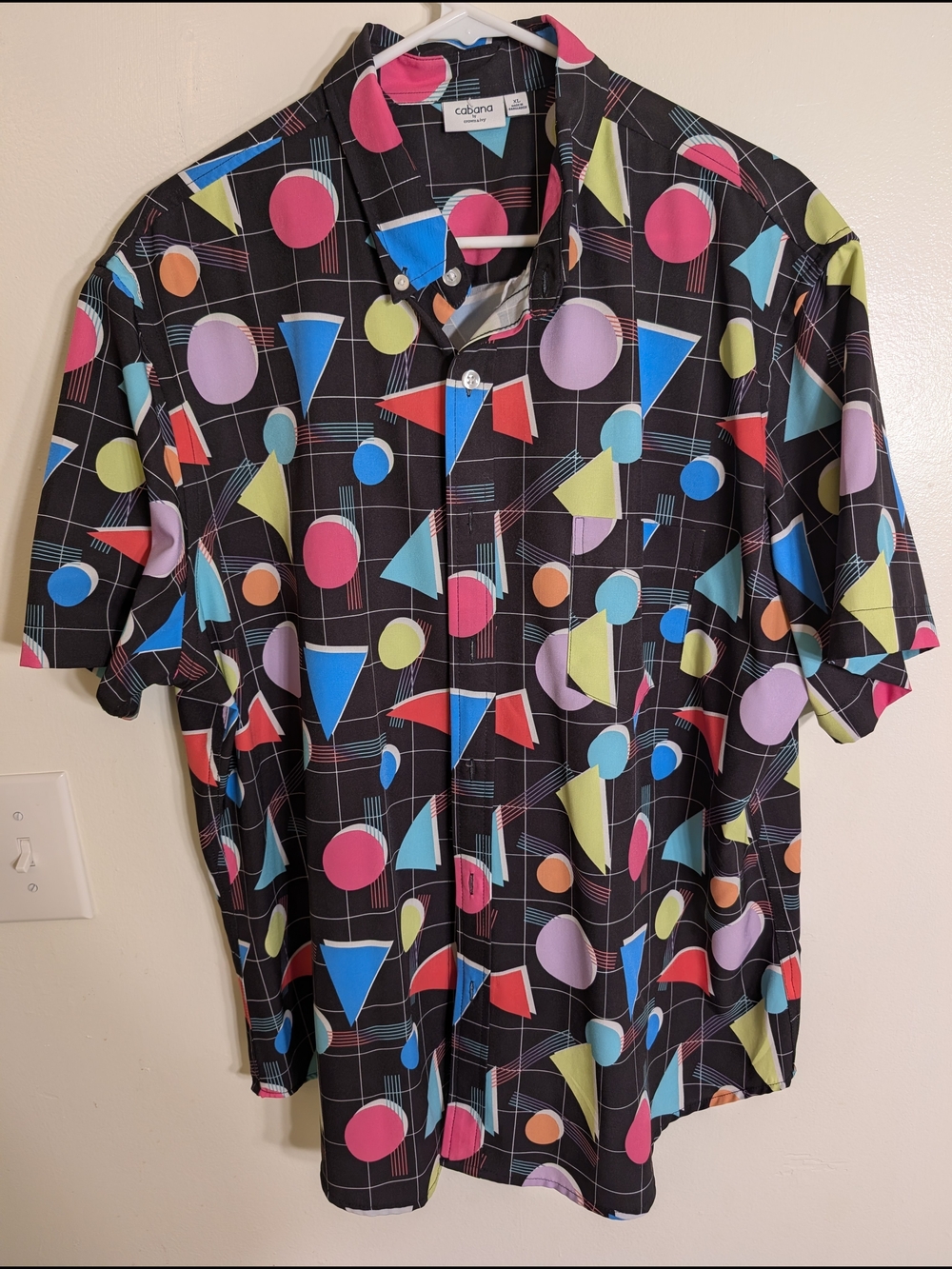Men’s Black Short-Sleeve Geometric Print Shirt